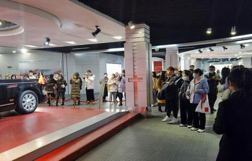 走进红旗展馆,感悟红色精神——文学院党委开展参观红旗文化展馆及蔚山工厂学习教育实践活动